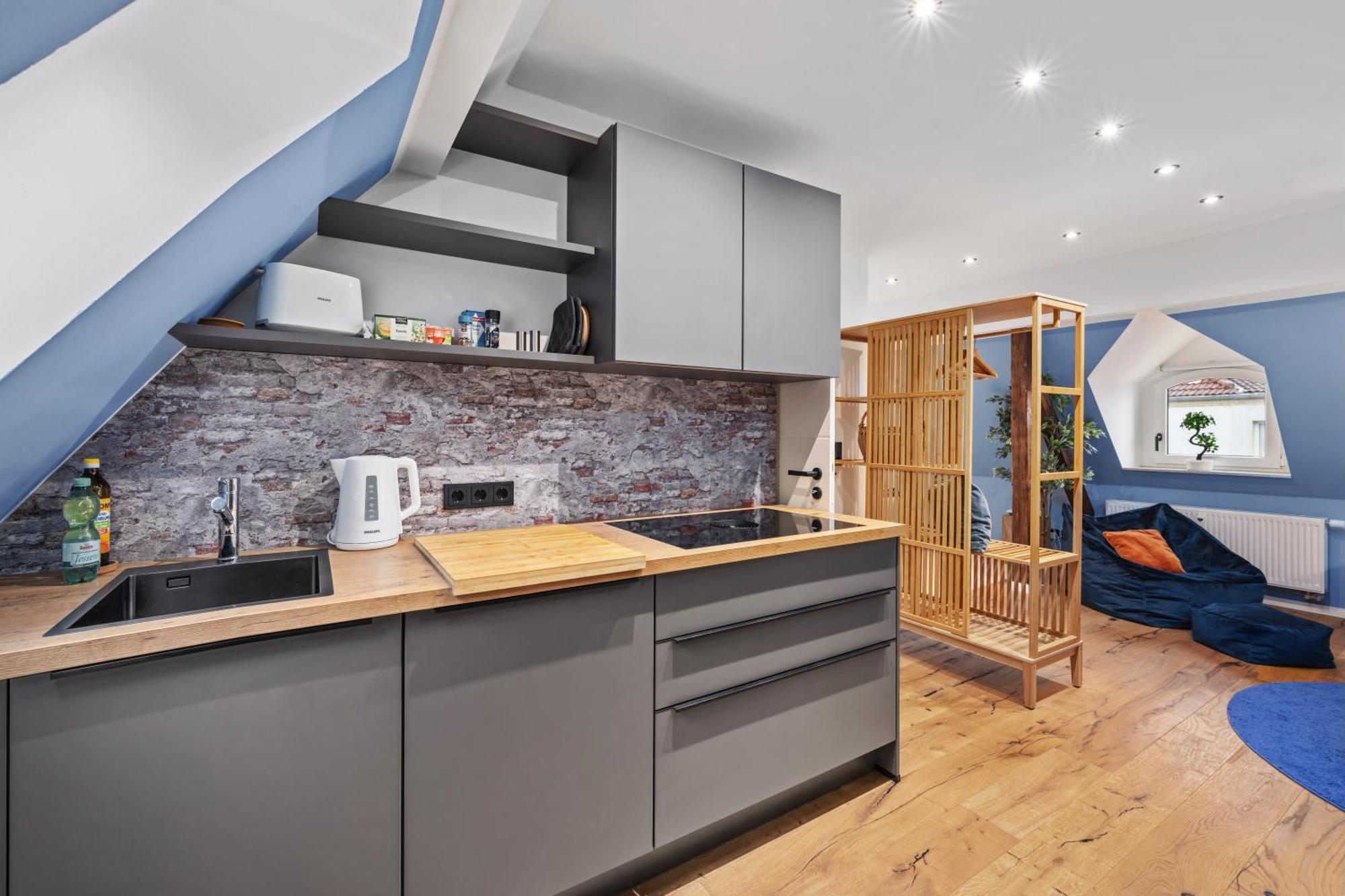 Edler Wohnraum Modernes Vorstadtstudio Mit Emma-Bett, Garten & Kaffeevollautomat Zwickau Exteriör bild